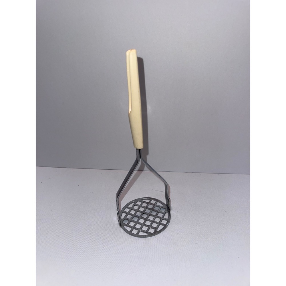 Vintage Potato Masher Chrome Steel Grid Head Cream Plastic‎ Handle Kitchen Tool